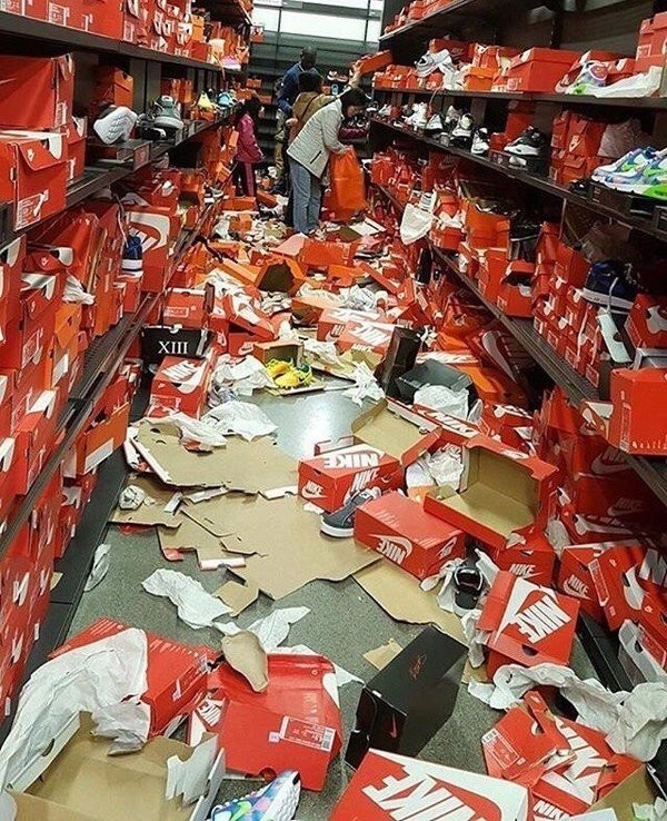 ����������